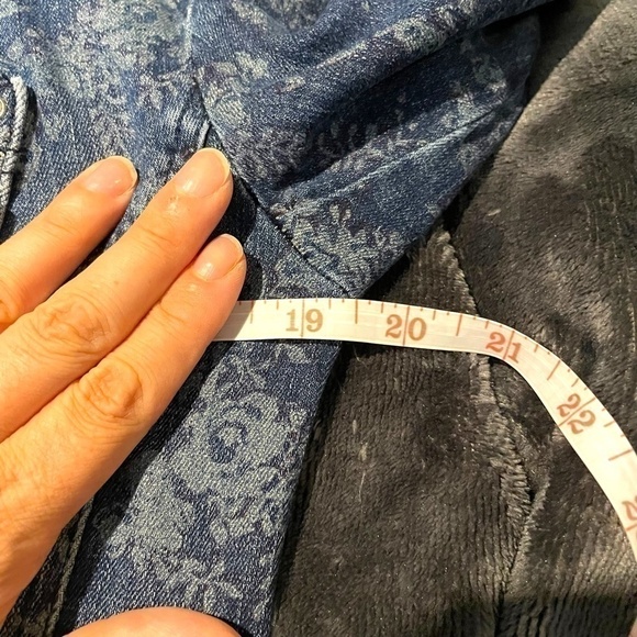 Floral Bleach Printed Denim Blazer 🤍 - Picture 13 of 13